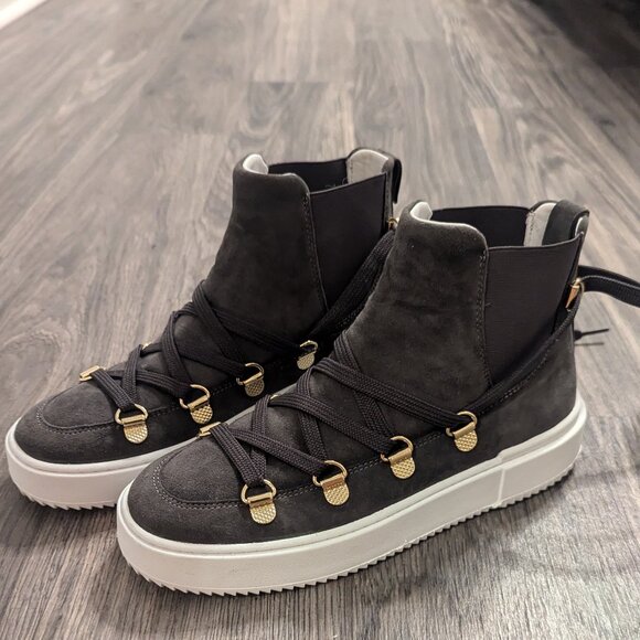 Stuart Weitzman Ziggy Sneaker - Picture 1 of 6